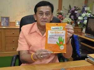 แกนนำชาวสวนยางสุราษฎร์ฯ มุ่งหน้าสู่ตรัง ร่วมชุมชนเรียกร้องราคายางพาราตกต่ำ