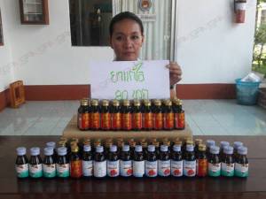 จนท.ชุด ฉก.พัทลุงลุยตรวจร้านยาเภสัชกร พบยาแก้ไอไร้ใบอนุญาต จึงยึดไว้เป็นของกลางเตรียมดำเนินคดี