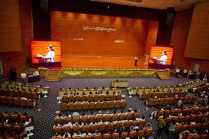 “ซูจี” ให้คำมั่นรับบทนำสร้างสันติภาพในชาติ