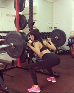 ท่ายกก้นหรือยกเวทจ๊ะ  “ปู”