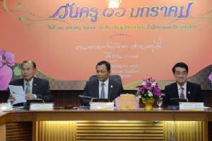 “ดาว์พงษ์” มอบของขวัญวันครู “ลดภาระครู-ซ่อมบ้านพัก”