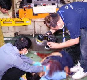แท่งเหล็กเครื่องจักรหลุด พุ่งเสียบหน้าอก “หนุ่มช่าง” เสียชีวิต
