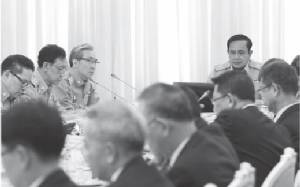 ยางไม่จบ ข้าวจ่อคิว แก้ความช้า-ขรก.เกียร์ว่างไม่ตก “ประยุทธ์” ก็จบเห่!!