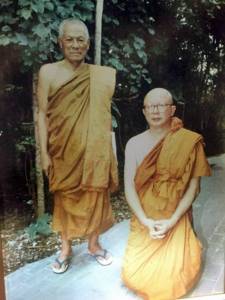 มหานิกาย กับ ธรรมยุติกนิกาย / สนธิ ลิ้มทองกุล
