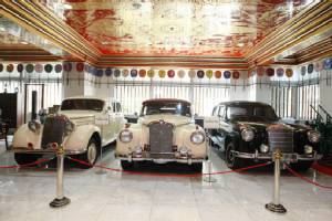 เปิดตัว “รถหรู สมเด็จช่วงฯ”  Mercedes Benz รุ่น W186