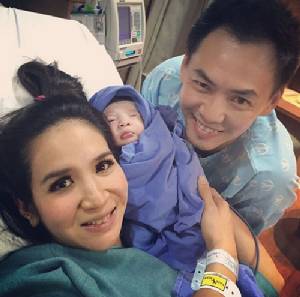 "แนน ชลิตา" คลอดลูกชายแล้ว ตั้งชื่อ "ธัชช"
