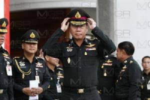 ผบ.ทบ.บินเยือนจีน พบ รมว.กลาโหม แนะนำตัว เชื่อมสัมพันธไมตรี