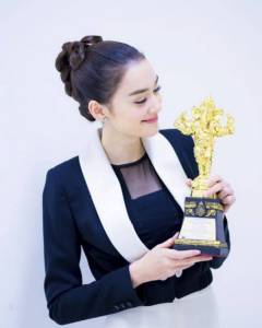 “เดียร์น่า ฟลีโป” ปลื้ม รับรางวัลพระพิฆเนศวร