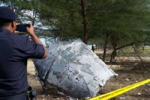 พบอีก! ซากปริศนาเกยตื้นชายฝั่งมาเลเซียตรงข้ามไทย ลือเป็นชิ้นส่วน MH370 หน 2 ในรอบสัปดาห์