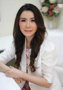 คุณหมอไอเดียมุ้งมิ้ง "พญ.นวพร ผิวผัน" มีตัวช่วยดูแลผิวหน้าให้หนุ่มสาว