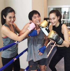 "บี"โชว์สตรอง ใครแหยมมีต่อยนะ