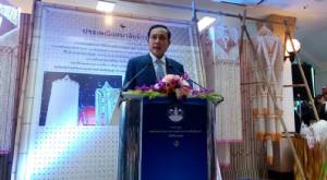 “ประยุทธ์” พูดน้อยกับสื่อ - ฮึ่มกลางประชุม แท็กซี่ไม่รับผู้โดยสาร