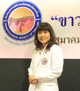 อย่าตกเป็นเหยื่อการตลาด! หมอเตือน “ครีมผิวขาว” ไม่ช่วยขาวกว่าผิวธรรมชาติตามพันธุกรรม