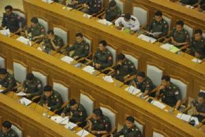 ทหารพม่ารวมตัวประชุม หลายฝ่ายคาดหารืออำนาจบริหารประเทศ