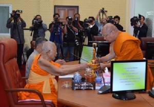 องค์กรชาวพุทธ์ถวายเสาอโศก “สมเด็จช่วง”
