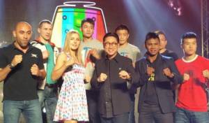 "บัวขาว"ยันล้างตา"อี้หลง"เวทีมวยกรงMMA