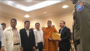“บิ๊กป้อม” หย่าศึกพระชุมนุม “พระเมธีฯ” ลั่นไม่ทำตามกลับมาอีก