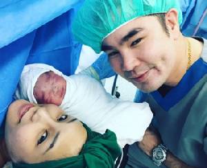 จรัสพงศ์ ล่ำซำ กับ ปิยภัทร อมาตยกุล ได้ลูกสาวคนแรก ตั้งชื่อเตรียมอินเตอร์ "น้องรีญ่า"