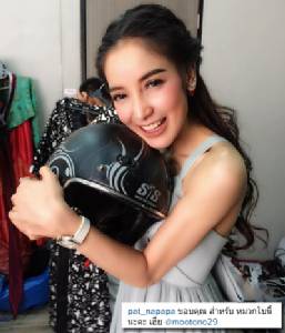 ชวนซ้อนท้าย? "แพท" สุดฟิน ของขวัญหมวกกันน็อคจาก "โตโน่"