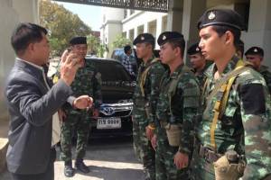 ทหาร-ตร.-อส.พรึบศาลากลางกระบี่ หลังทราบกลุ่มต้านโรงฟ้าจะยื่นหนังสือ