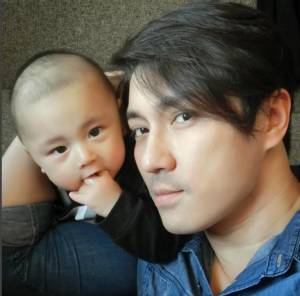 หลงรัก! “น้องเลโก้” ลูกชาย “เอ พศิน” หล่อเป๊ะได้พ่อมาเต็ม ๆ