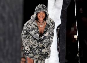 Rihanna delays tour after illness