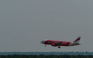 UN agency bans lithium-ion battery cargo on passenger planes