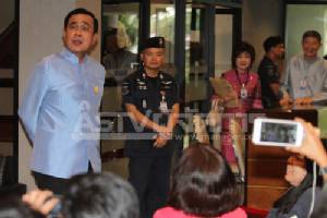 “ประยุทธ์” ลงพื้นที่อุทัยฯ เป็นสักขีพยานมอบที่ดินสวนป่าห้วยระบำให้ชาวบ้านทำกิน