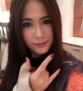 อย่างเสียว “ติ๊ก กัญญารัตน์” โพสต์มือบวมต้องตัดกระดูกสะโพกมาใส่