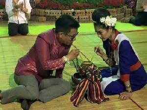 เจ๊แดง-สมศักดิ์ ท่วงท่าอ่อนช้อยกว่านางรำ !
