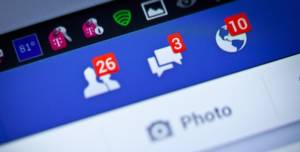 ว่าด้วยเรื่องของ Facebook / ดร.แพง ชินพงศ์