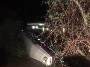 Fourteen hurt in California commuter train derailment