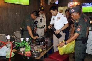 ปค.บางละมุงจับ 3 สถานบันเทิงพัทยาขายบารากู่-เหล้าเกินเวลา