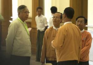 พม่าเลือกประธานาธิบดีวันอังคารนี้