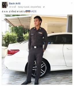 สตรองมั้ย! "อาทิตย์ ดาวสว่าง" อวดชุดตำรวจข้างเบนซ์หรู