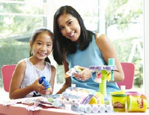 ตามรอยคุณแม่หนิง "น้องเบลล่า-กุญช์จารี" เป็นแบรนด์แอมบาสเดอร์ของเล่นเด็ก Play-Doh