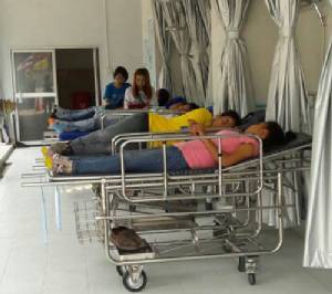 หาม 6 คนงานสูดดมกลิ่นเหม็นไอน้ำมันไออาร์พีซีส่งโรงพยาบาล