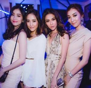 แซ่บยกบ้าน! 4 พี่น้องสวยใสของ “กิ๊บซี่ วนิดา” บอกเลยเป๊ะกันทุกคน