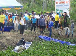 ชาวปัตตานีร่วม Big Cleaning Day ขจัดผักตบชวา คืนน้ำใสให้คลองฆอลอบาละห์