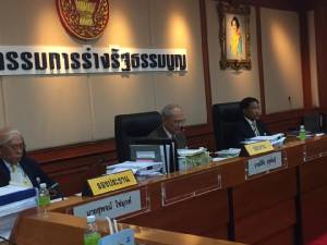 “มีชัย” ถือฤกษ์ส่งมอบร่างรัฐธรรมนูญ ย้ำมุ่งทัดเทียม - ไม่เหลื่อมล้ำ