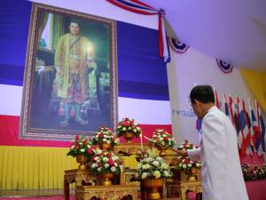 ผู้ว่าฯ สตูลนำถวายราชสักการะเนื่องในวันที่ระลึกพระบาทสมเด็จพระนั่งเกล้าเจ้าอยู่หัว