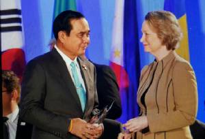 นายกรัฐมนตรีรับรางวัล Nuclear Industry Summit Awards