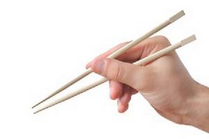 ระวัง! สารฟอกขาวใน “ตะเกียบไม้” คนแพ้ง่ายเสี่ยงโรคหืด แน่นหน้าอก