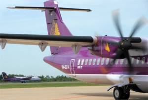 ระทึก ATR72 เขมรอังกอร์โดนลมกรรโชกไถลตกรันเวย์ในโฮจิมินห์ปิดทางวิ่ง 4 ชั่วโมง