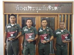 กองบังคับการตำรวจภูธร จ.สงขลา จัดพิธีมอบประกาศนียบัตรแก่ จนท.ที่ปฏิบัติงานดีเด่น