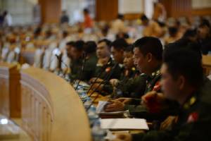 สภาล่างพม่าโหวตผ่านร่างกฎหมายตั้ง “ที่ปรึกษาแห่งรัฐ” แม้ทหารคัดค้าน