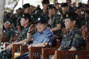 “บิ๊กป้อม” ลั่นไฟใต้ต้องดับปีนี้ ย้ำเดินถูกทาง เชื่อ นศ.ป่วน “มีชัย” มีเบื้องหลัง