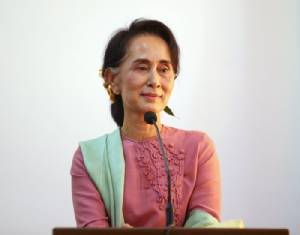 ปธน.พม่า “ถิ่นจอ” เซ็นกฎหมายตั้ง “ซูจี” ที่ปรึกษาแห่งรัฐ