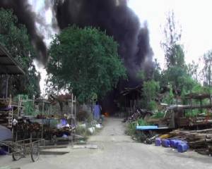 ไฟไหม้โกดังรับซื้อของเก่าเมืองจันท์วอด