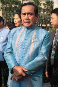 “ประยุทธ์” เซ็นใช้ ม.44 คุ้มครองซิมดับ เร่งประมูลคลื่น 900 ยันไม่ได้ลดขั้นตอน